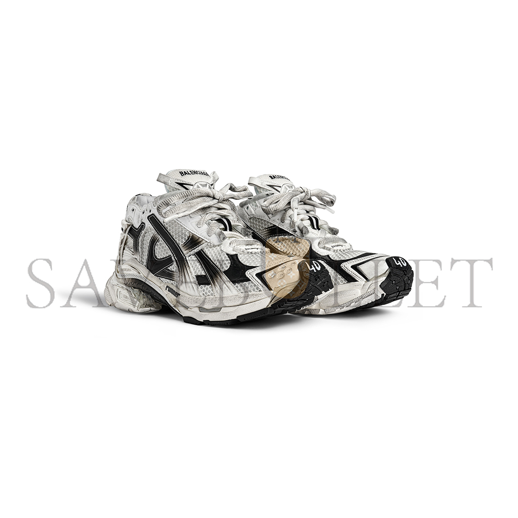 BALENCIAGA WOMEN'S RUNNER GRADIENT SNEAKER IN WHITEBLACK 772767WRUNG9010 BALENCIAGA WOMEN'S RUNNER GRADIENT SNEAKER IN WHITEBLACK 772767WRUNG9010